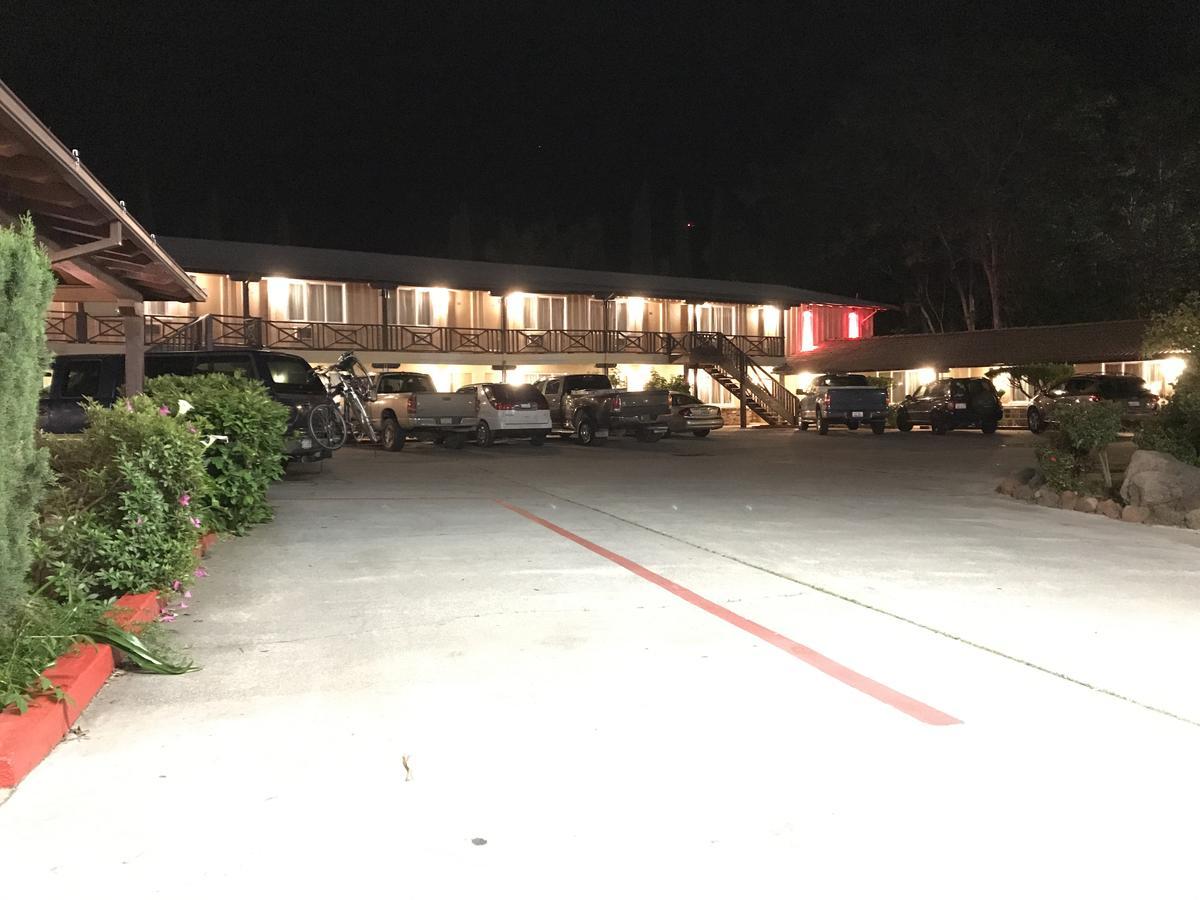 Red Bluff Inn Esterno foto