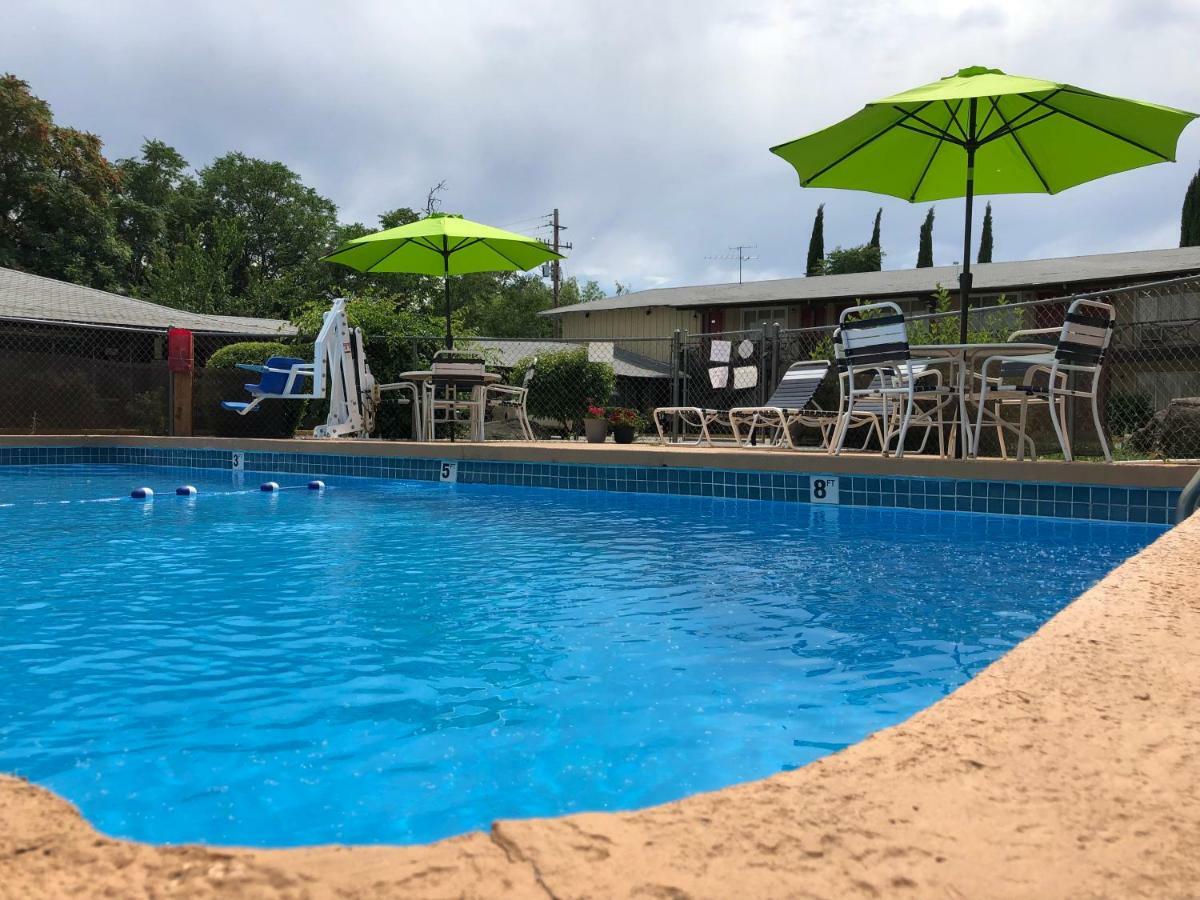 Red Bluff Inn Esterno foto